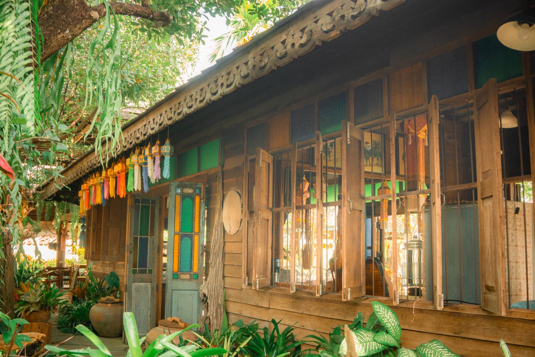 เรือนไม้สไตล์ล้านนาของเฮือนแสนฝาง